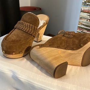 Practically brand new Veronica Beard high platform suede clogs size 8